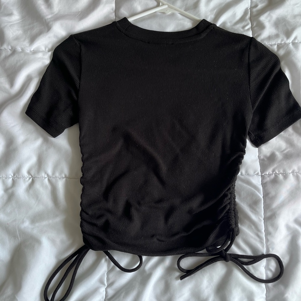 Cropped Black Shirt - Picture 2 of 3